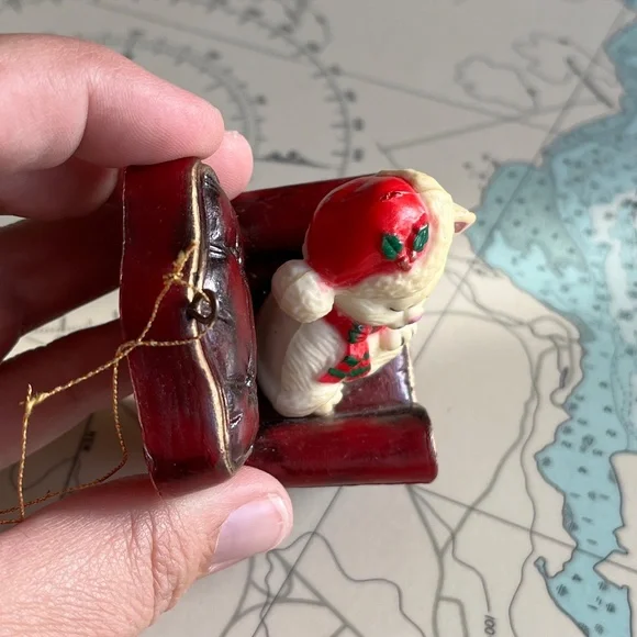 Vintage 1988 Wang's Sleeping Cat in Chair Christmas Ornament - Picture 6 of 7